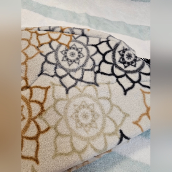 KAVU mini polar sling backpack - Picture 5 of 8